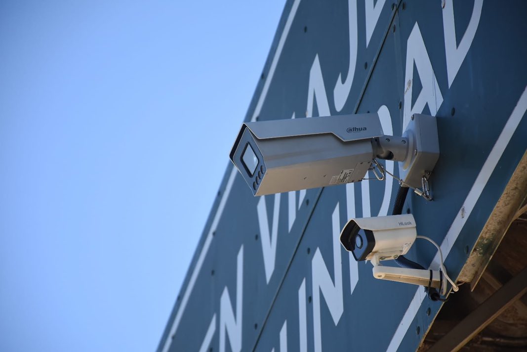 Ingresos vigilados: cómo funcionan las cámaras que leen patentes en los accesos a Funes